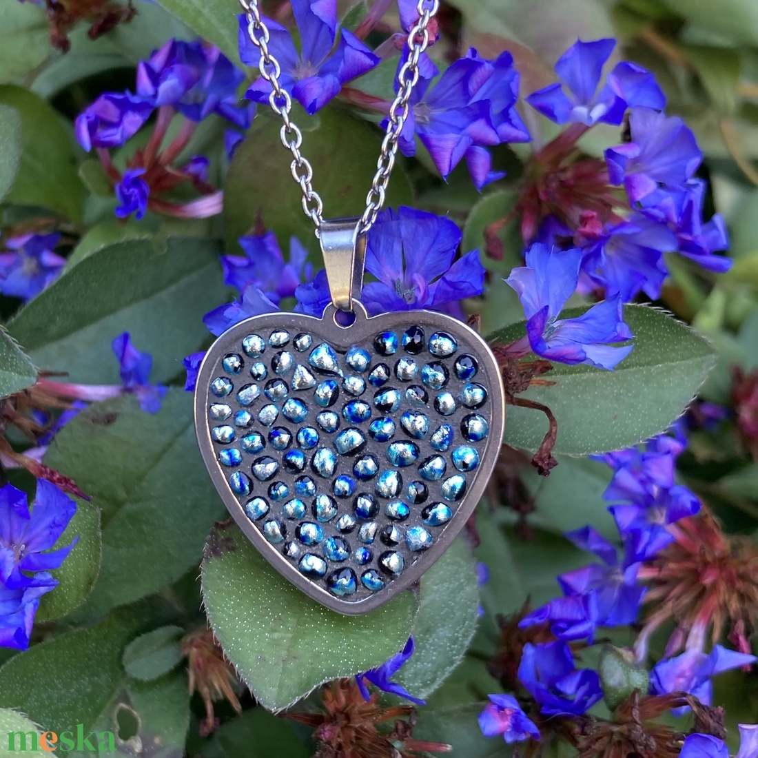 Szív ezüst-kék csillámló mikromozaik nyaklánc nemesacél alapon - mozaik design ékszer, Dichroic üveg - ékszer - nyaklánc - medálos nyaklánc - Meska.hu Szív ezüst-kék csillámló mikromozaik nyaklánc nemesacél alapon - mozaik design ékszer, Dichroic üveg - ékszer - nyaklánc - medálos nyaklánc - Meska.hu