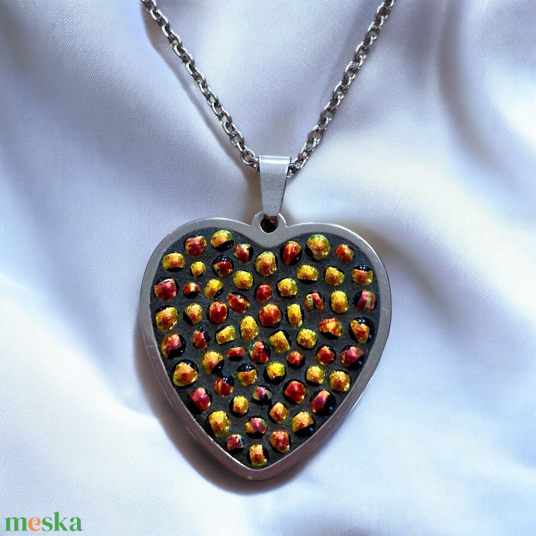 Szív arany-piros csillámló mikromozaik nyaklánc nemesacél alapon - mozaik design ékszer, Dichroic üveg - ékszer - nyaklánc - medálos nyaklánc - Meska.hu
