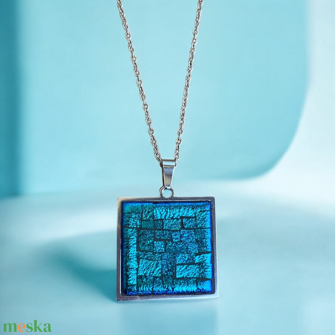 Türkiz és királykék színváltós mikromozaik nyaklánc nemesacéllal, Dichroic üveggel - ékszer - nyaklánc - medálos nyaklánc - Meska.hu Türkiz és királykék színváltós mikromozaik nyaklánc nemesacéllal, Dichroic üveggel - ékszer - nyaklánc - medálos nyaklánc - Meska.hu