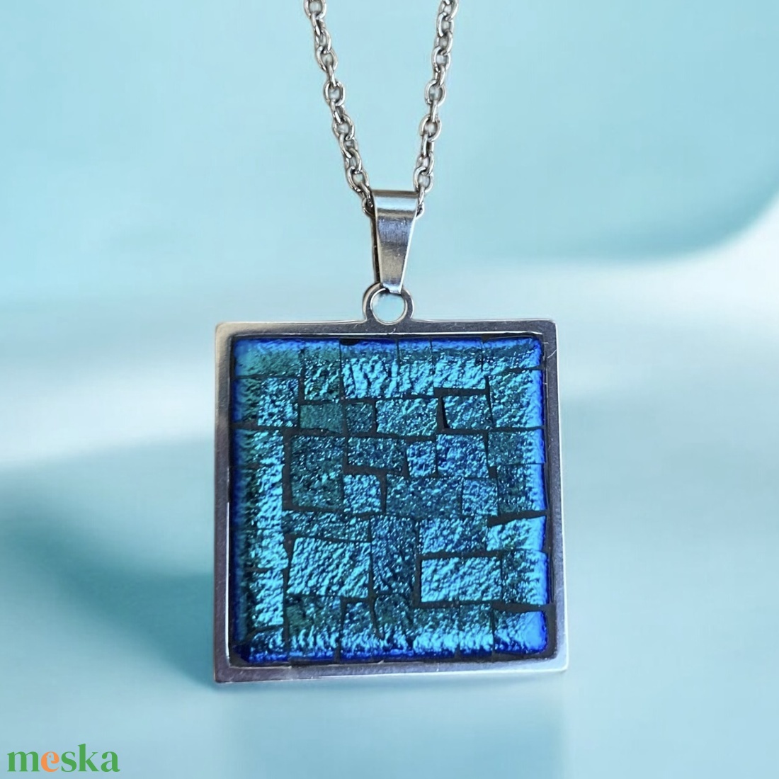 Türkiz és királykék színváltós mikromozaik nyaklánc nemesacéllal, Dichroic üveggel - ékszer - nyaklánc - medálos nyaklánc - Meska.hu Türkiz és királykék színváltós mikromozaik nyaklánc nemesacéllal, Dichroic üveggel - ékszer - nyaklánc - medálos nyaklánc - Meska.hu