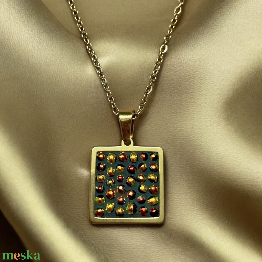 Arany, piros csillámló mikromozaik nyaklánc arany színű nemesacéllal, Dichroic üveggel - négyzetes - ékszer - nyaklánc - medálos nyaklánc - Meska.hu Arany, piros csillámló mikromozaik nyaklánc arany színű nemesacéllal, Dichroic üveggel - négyzetes - ékszer - nyaklánc - medálos nyaklánc - Meska.hu