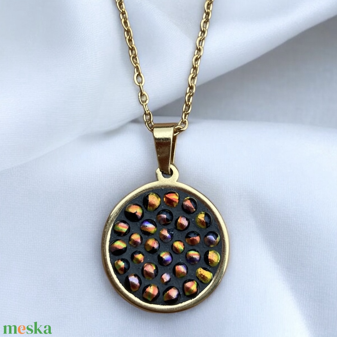 Arany, piros csillámló mikromozaik nyaklánc arany színű nemesacéllal, Dichroic üveggel - ékszer - nyaklánc - medálos nyaklánc - Meska.hu Arany, piros csillámló mikromozaik nyaklánc arany színű nemesacéllal, Dichroic üveggel - ékszer - nyaklánc - medálos nyaklánc - Meska.hu