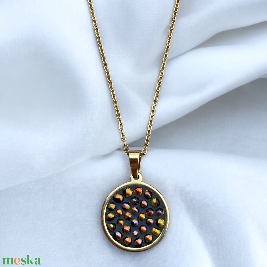 Arany, piros csillámló mikromozaik nyaklánc arany színű nemesacéllal, Dichroic üveggel - ékszer - nyaklánc - medálos nyaklánc - Meska.hu Arany, piros csillámló mikromozaik nyaklánc arany színű nemesacéllal, Dichroic üveggel - ékszer - nyaklánc - medálos nyaklánc - Meska.hu