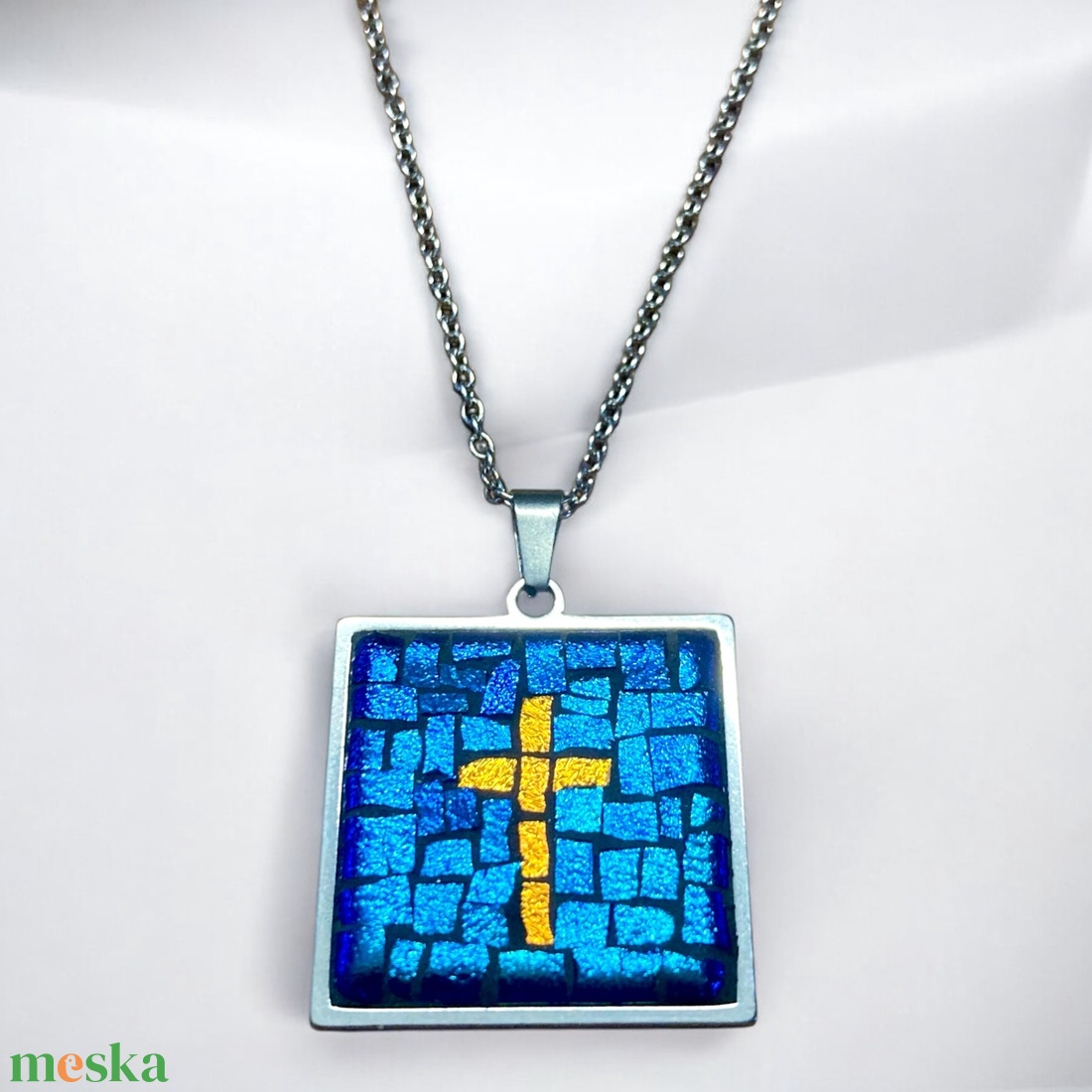 Kereszt mikromozaik nyaklánc nemesacéllal, Dichroic üveggel - színváltós türkiz, arany - ékszer - nyaklánc - medálos nyaklánc - Meska.hu Kereszt mikromozaik nyaklánc nemesacéllal, Dichroic üveggel - színváltós türkiz, arany - ékszer - nyaklánc - medálos nyaklánc - Meska.hu