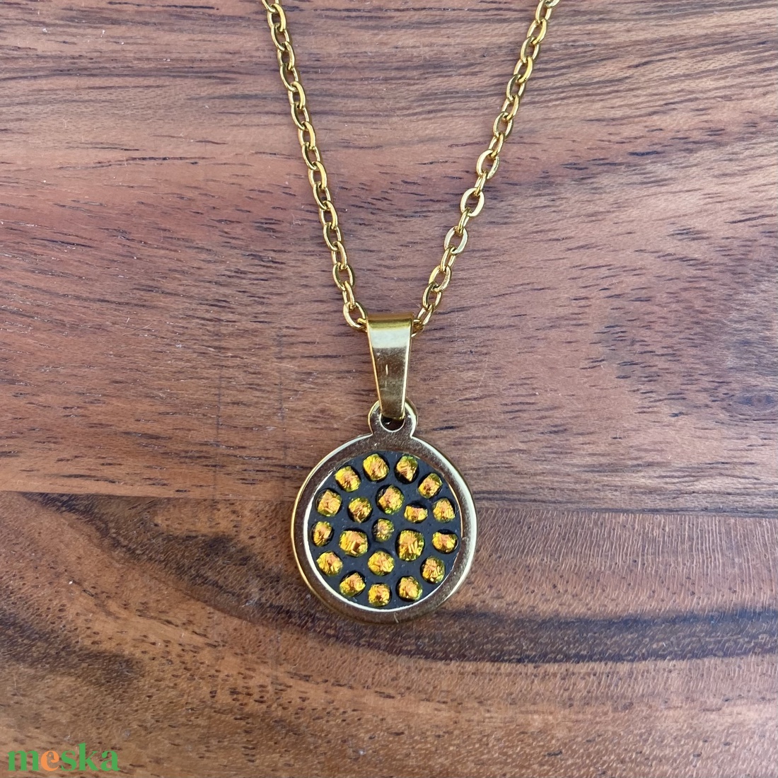 Arany csillámló mikromozaik nyaklánc arany színű nemesacéllal, Dichroic üveggel - pici medállal - ékszer - nyaklánc - medálos nyaklánc - Meska.hu Arany csillámló mikromozaik nyaklánc arany színű nemesacéllal, Dichroic üveggel - pici medállal - ékszer - nyaklánc - medálos nyaklánc - Meska.hu