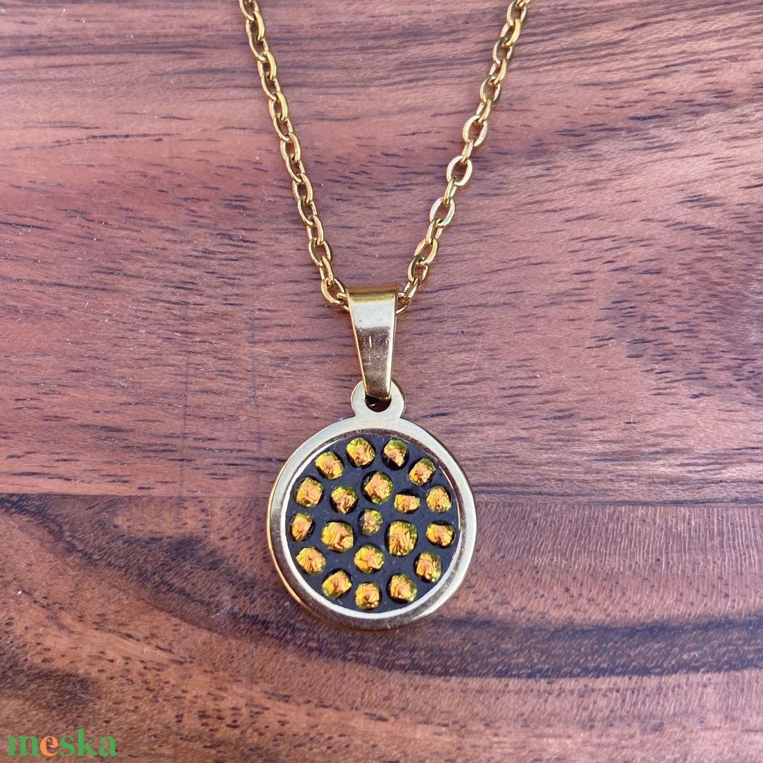 Arany csillámló mikromozaik nyaklánc arany színű nemesacéllal, Dichroic üveggel - pici medállal - ékszer - nyaklánc - medálos nyaklánc - Meska.hu Arany csillámló mikromozaik nyaklánc arany színű nemesacéllal, Dichroic üveggel - pici medállal - ékszer - nyaklánc - medálos nyaklánc - Meska.hu