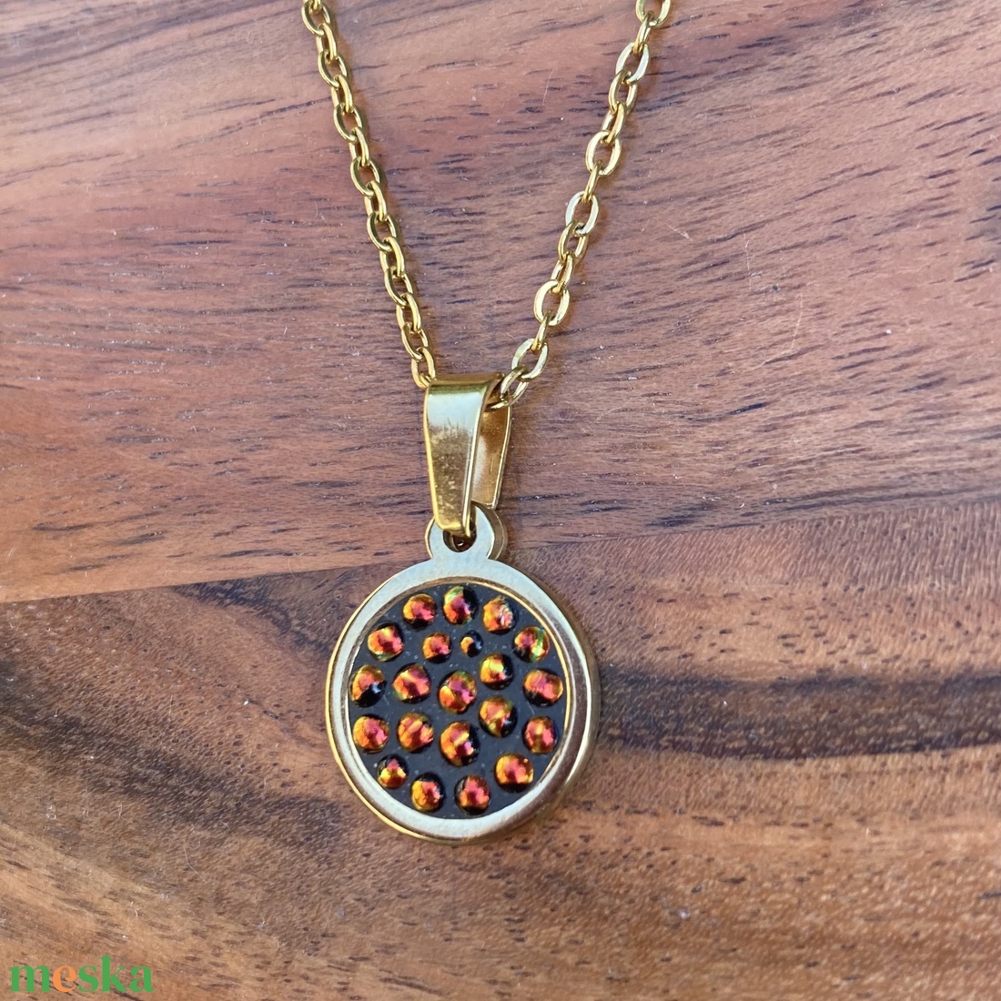 Arany, piros csillámló mikromozaik nyaklánc arany színű nemesacéllal, Dichroic üveggel - pici medállal - ékszer - nyaklánc - medálos nyaklánc - Meska.hu Arany, piros csillámló mikromozaik nyaklánc arany színű nemesacéllal, Dichroic üveggel - pici medállal - ékszer - nyaklánc - medálos nyaklánc - Meska.hu