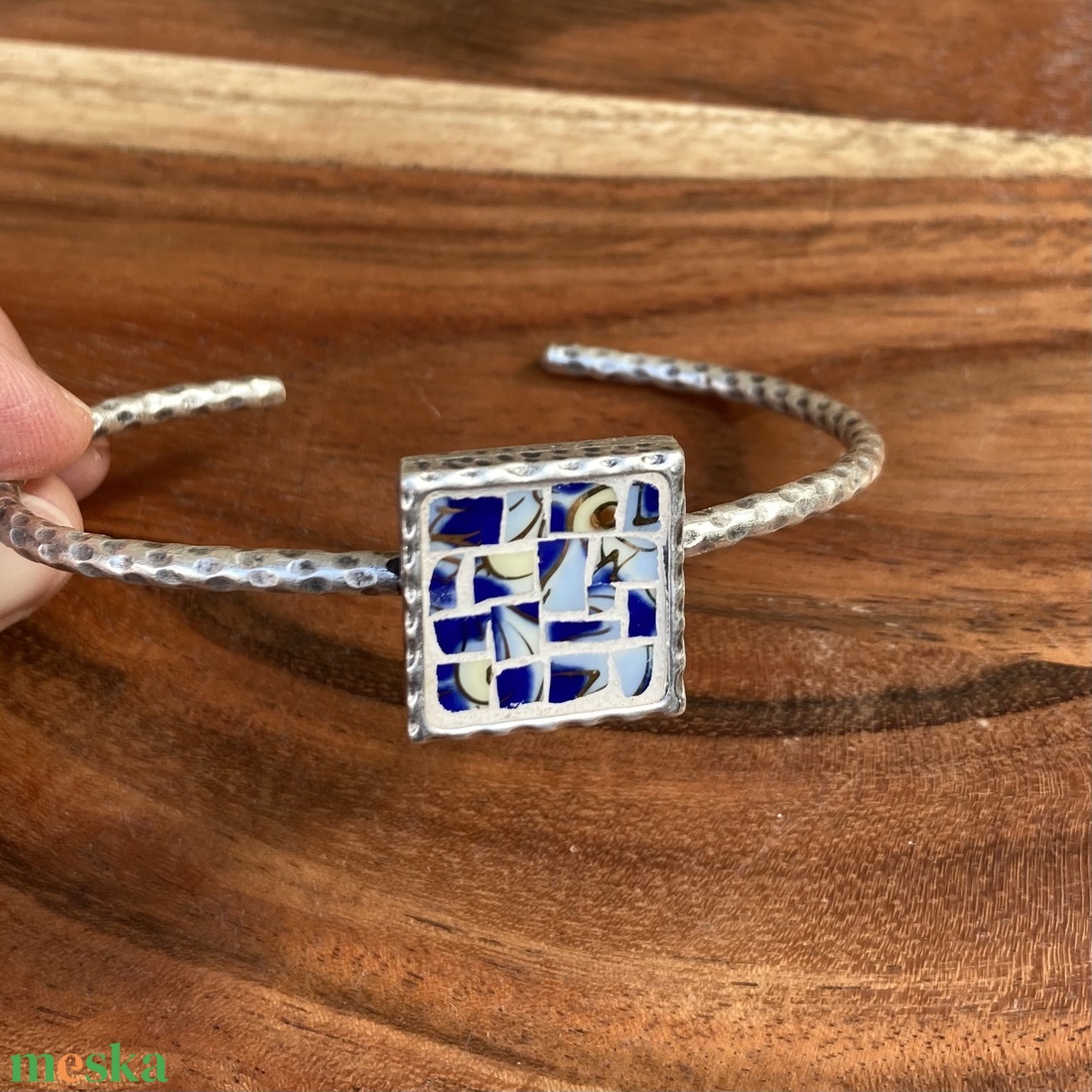 Zsolnay búzavirágos mentett darabok - porcelán karperec - állítható, mozaikos - ékszer - karkötő - karkötő medállal - Meska.hu Zsolnay búzavirágos mentett darabok - porcelán karperec - állítható, mozaikos - ékszer - karkötő - karkötő medállal - Meska.hu