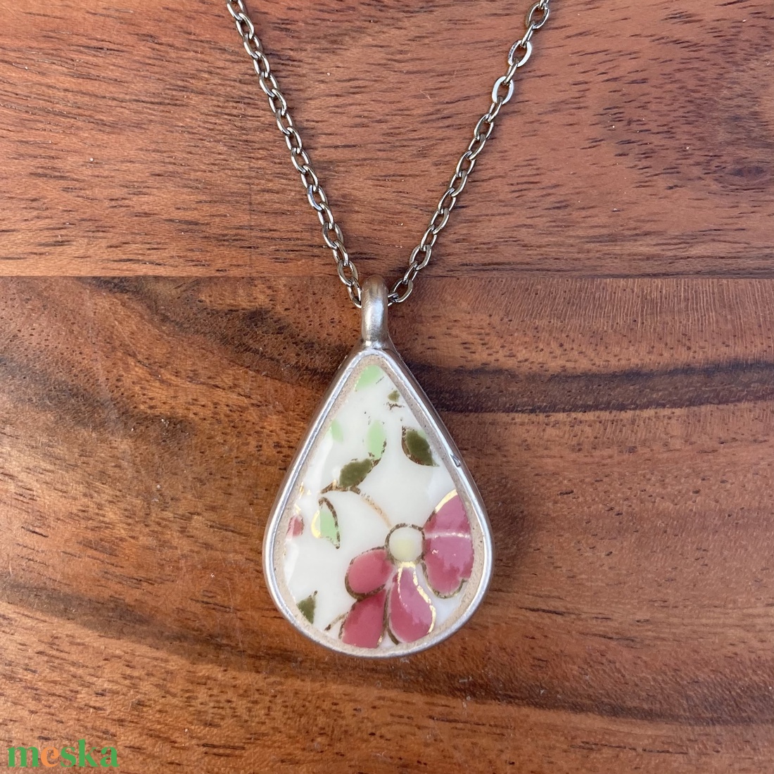 Zsolnay mentett darabok - porcelán kisvirágos nyaklánc - csepp medál nemesacél lánccal - ékszer - nyaklánc - medálos nyaklánc - Meska.hu Zsolnay mentett darabok - porcelán kisvirágos nyaklánc - csepp medál nemesacél lánccal - ékszer - nyaklánc - medálos nyaklánc - Meska.hu