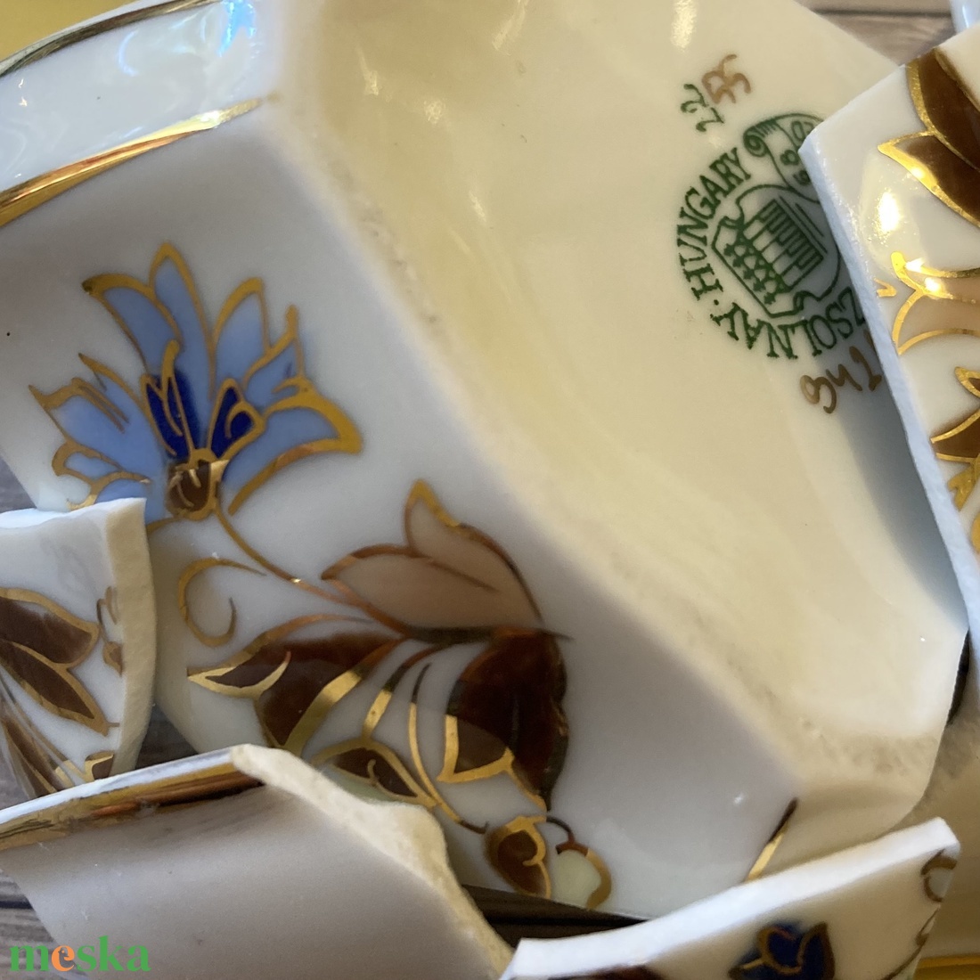 Zsolnay mentett darabok - pici porcelán nyaklánc - csepp medál nemesacél lánccal - kék, arany búzavirágos - ékszer - nyaklánc - medálos nyaklánc - Meska.hu