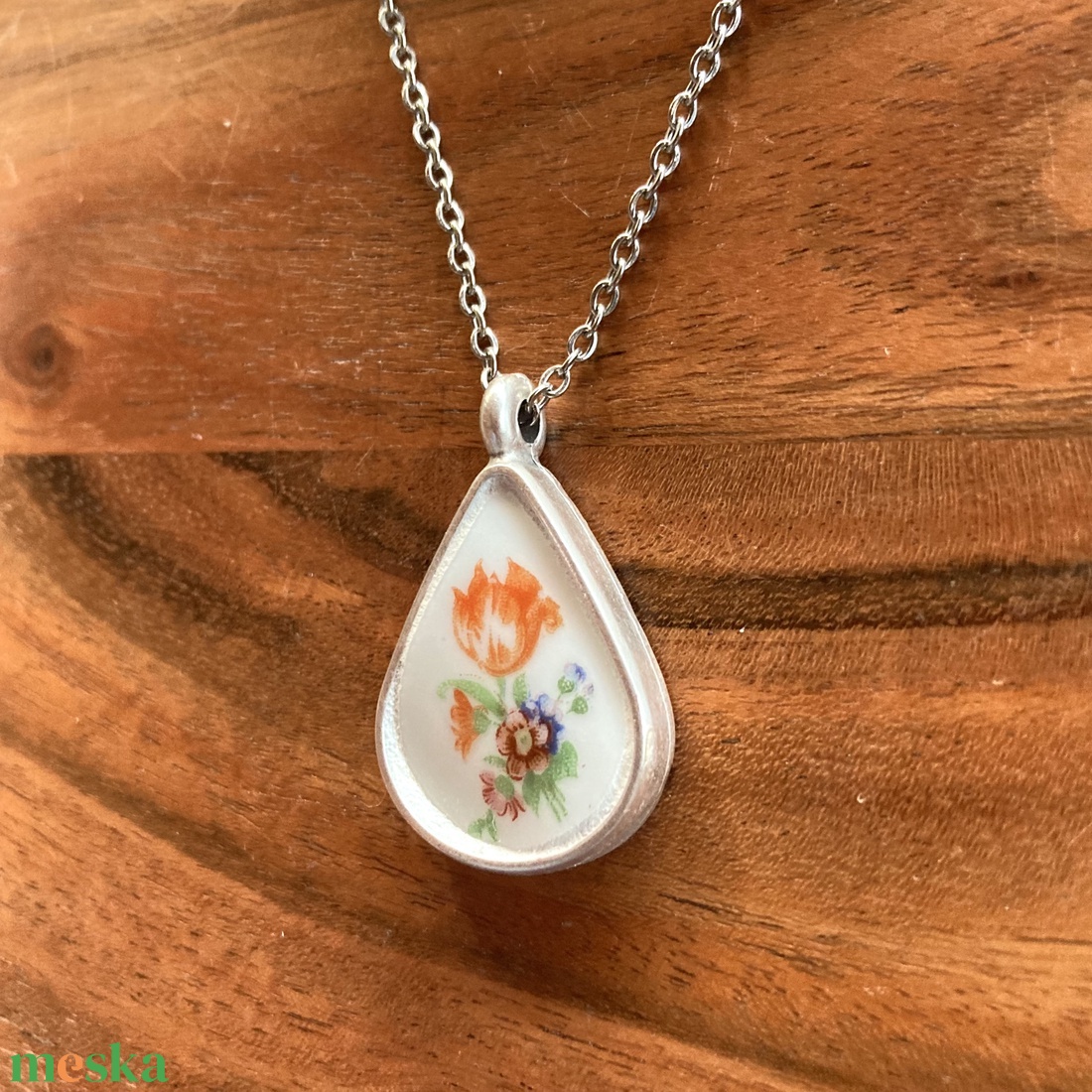 Zsolnay mentett darabok - kisvirágos porcelán nyaklánc - csepp medál nemesacél lánccal - ékszer - nyaklánc - medálos nyaklánc - Meska.hu Zsolnay mentett darabok - kisvirágos porcelán nyaklánc - csepp medál nemesacél lánccal - ékszer - nyaklánc - medálos nyaklánc - Meska.hu