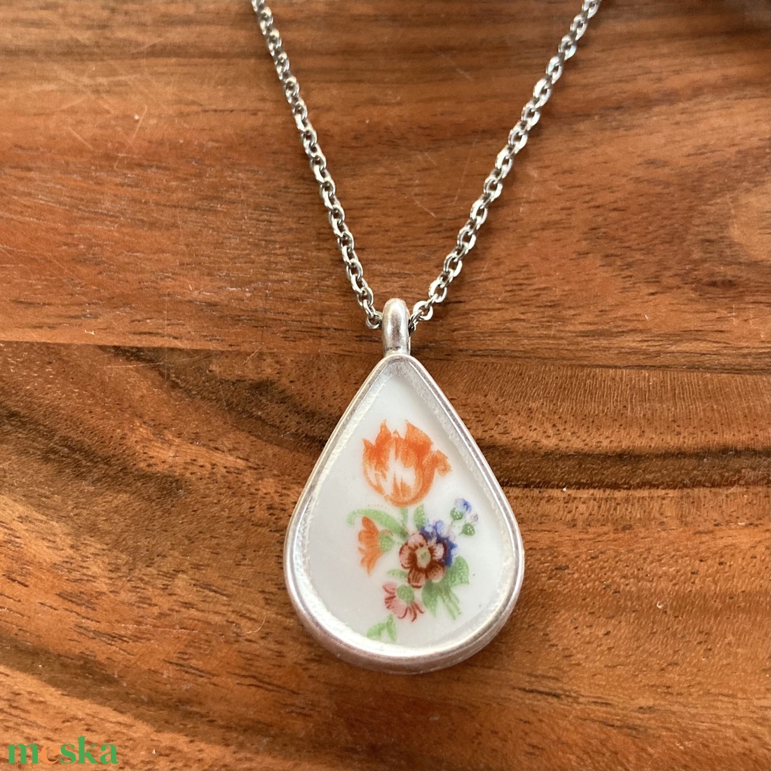 Zsolnay mentett darabok - kisvirágos porcelán nyaklánc - csepp medál nemesacél lánccal - ékszer - nyaklánc - medálos nyaklánc - Meska.hu Zsolnay mentett darabok - kisvirágos porcelán nyaklánc - csepp medál nemesacél lánccal - ékszer - nyaklánc - medálos nyaklánc - Meska.hu