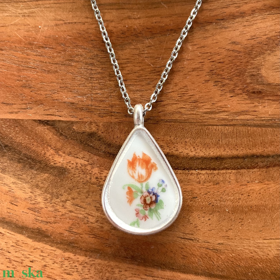 Zsolnay mentett darabok - kisvirágos porcelán nyaklánc - csepp medál nemesacél lánccal - ékszer - nyaklánc - medálos nyaklánc - Meska.hu Zsolnay mentett darabok - kisvirágos porcelán nyaklánc - csepp medál nemesacél lánccal - ékszer - nyaklánc - medálos nyaklánc - Meska.hu