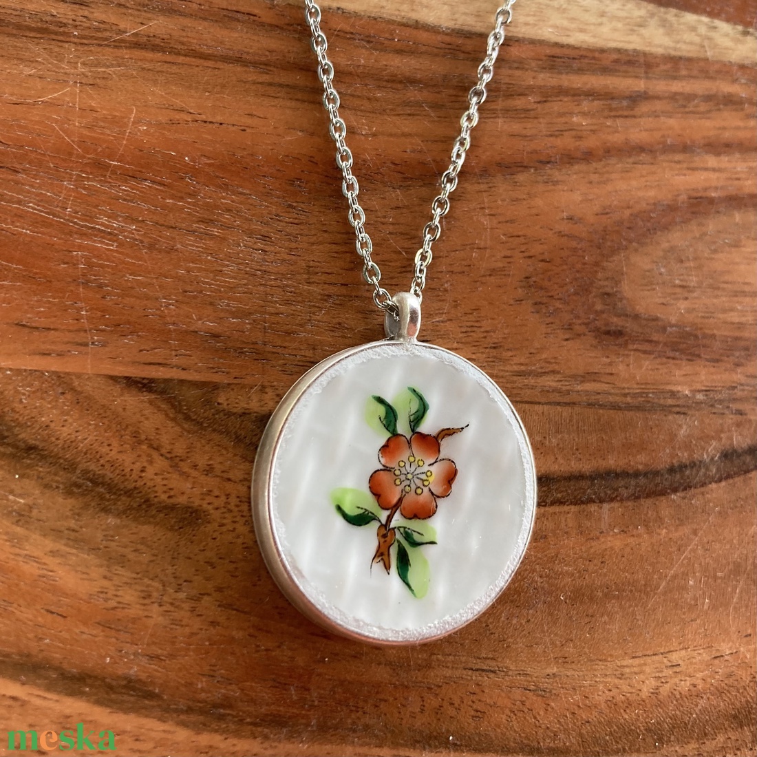 Herendi mentett darabok - porcelán nyaklánc - virágos medál nemesacél lánccal - ékszer - nyaklánc - medálos nyaklánc - Meska.hu Herendi mentett darabok - porcelán nyaklánc - virágos medál nemesacél lánccal - ékszer - nyaklánc - medálos nyaklánc - Meska.hu