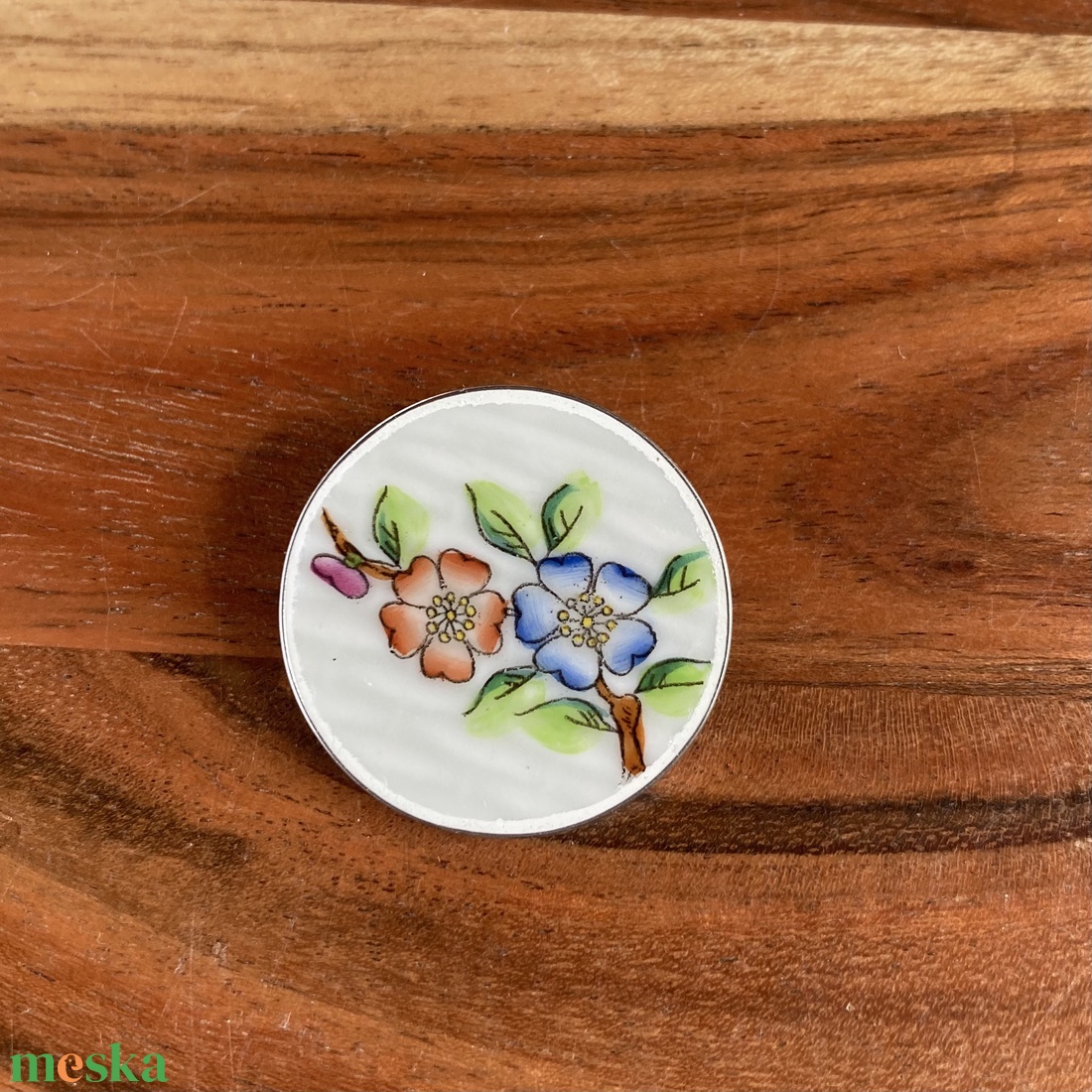 Herendi mentett darabok - nemesacél bross virágos porcelánnal, kitűző - ékszer - kitűző és bross - Meska.hu