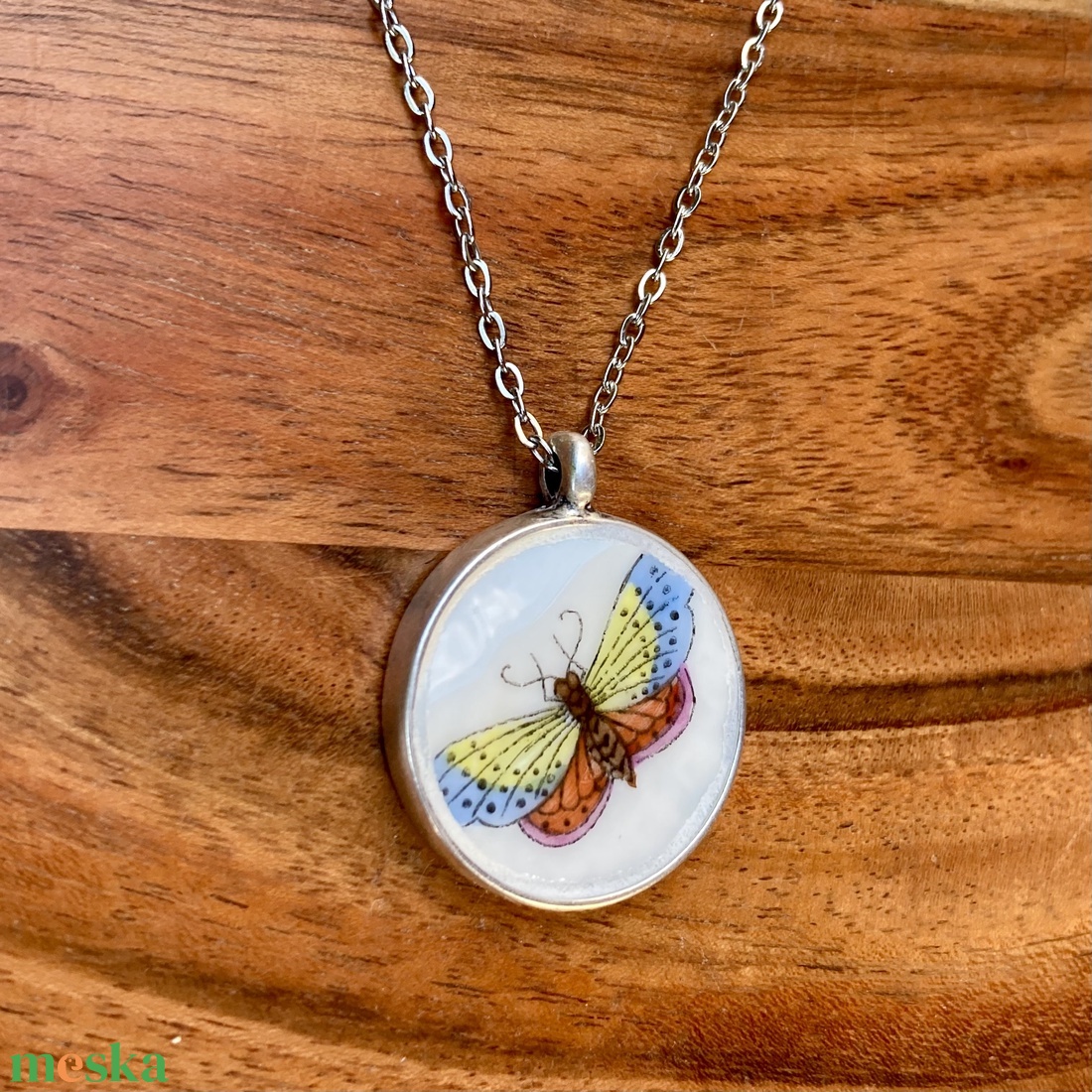 Herendi mentett darabok - porcelán nyaklánc - lepkés medál nemesacél lánccal - ékszer - nyaklánc - medálos nyaklánc - Meska.hu Herendi mentett darabok - porcelán nyaklánc - lepkés medál nemesacél lánccal - ékszer - nyaklánc - medálos nyaklánc - Meska.hu