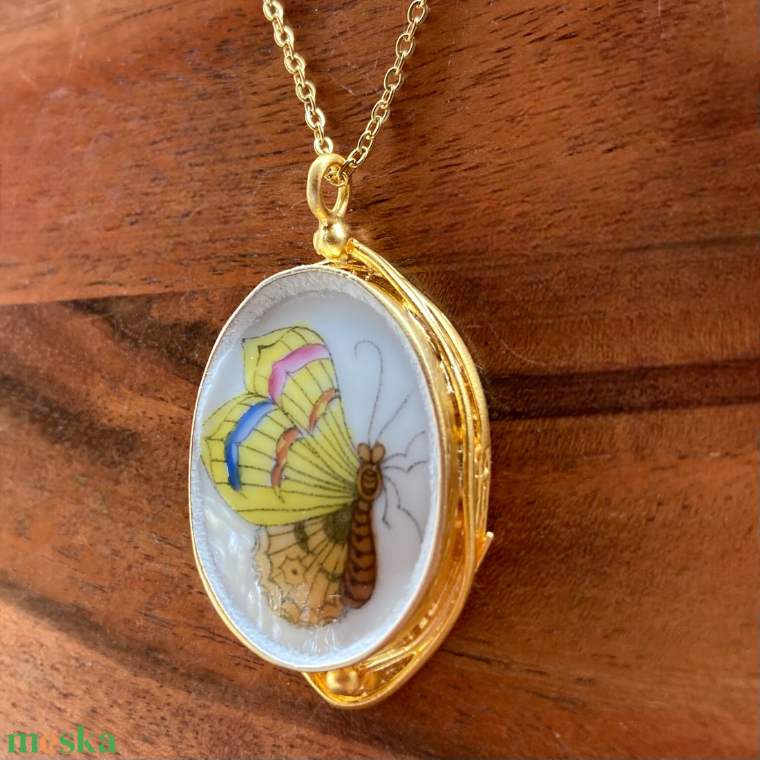 Aranyozott medál - Herendi mentett darabok - pillangós medál vagy nyaklánc - ékszer - nyaklánc - medálos nyaklánc - Meska.hu
