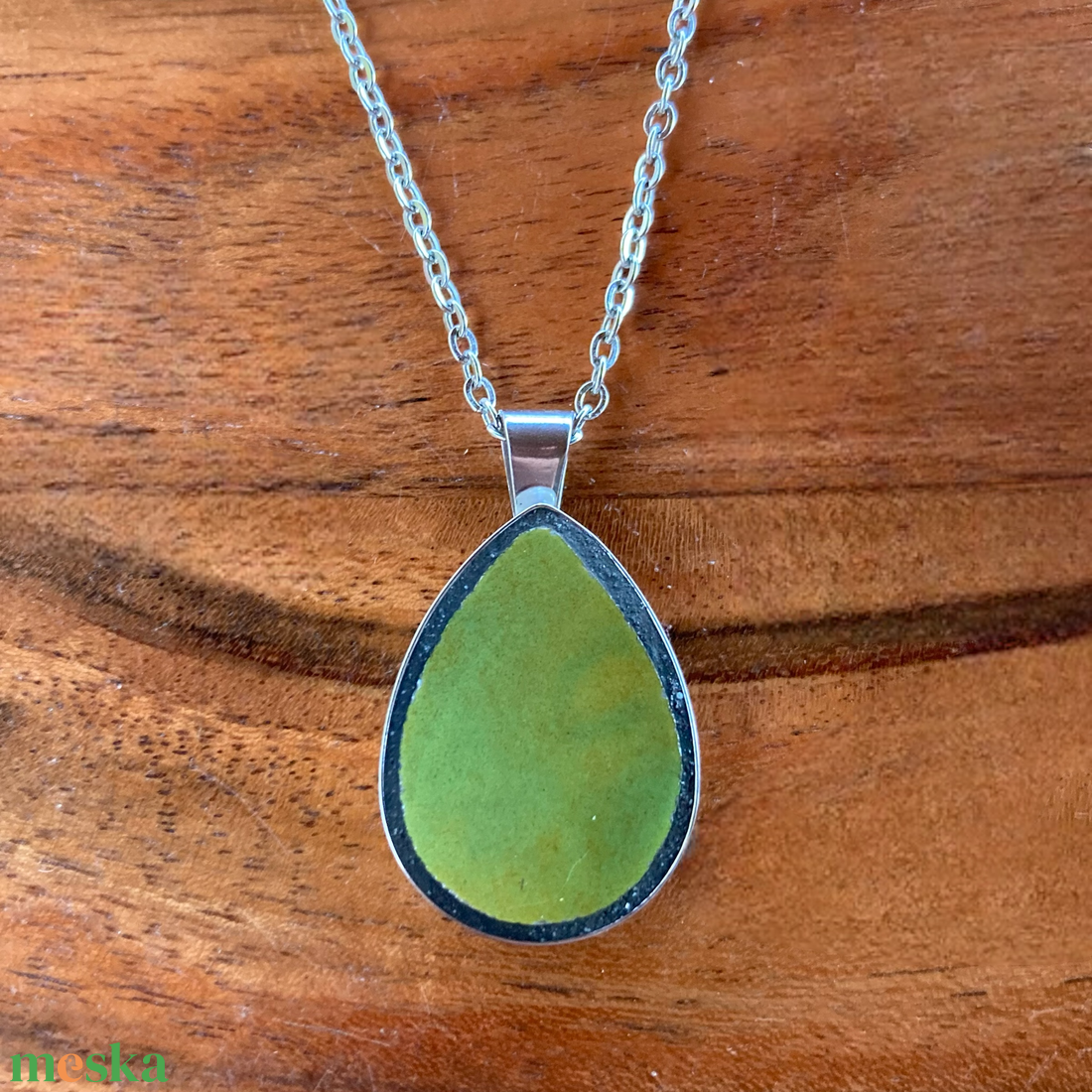 Eozinos mentett Zsolnay darabok - porcelán nyaklánc, nemesacél csepp medálos - ékszer - nyaklánc - medálos nyaklánc - Meska.hu Eozinos mentett Zsolnay darabok - porcelán nyaklánc, nemesacél csepp medálos - ékszer - nyaklánc - medálos nyaklánc - Meska.hu