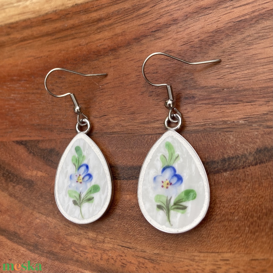 Herendi mentett darabok - porcelán fülbevaló - nemesacél csepp forma, nefelejcs - ékszer - fülbevaló - lógó fülbevaló - Meska.hu Herendi mentett darabok - porcelán fülbevaló - nemesacél csepp forma, nefelejcs - ékszer - fülbevaló - lógó fülbevaló - Meska.hu