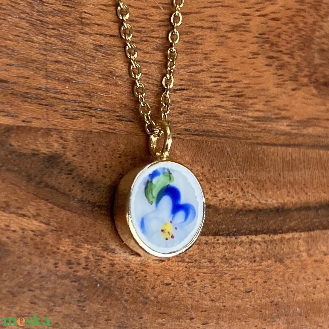 Aranyozott pici medál - Herendi mentett darabok - nefelejcs medál vagy nyaklánc - ékszer - nyaklánc - medálos nyaklánc - Meska.hu