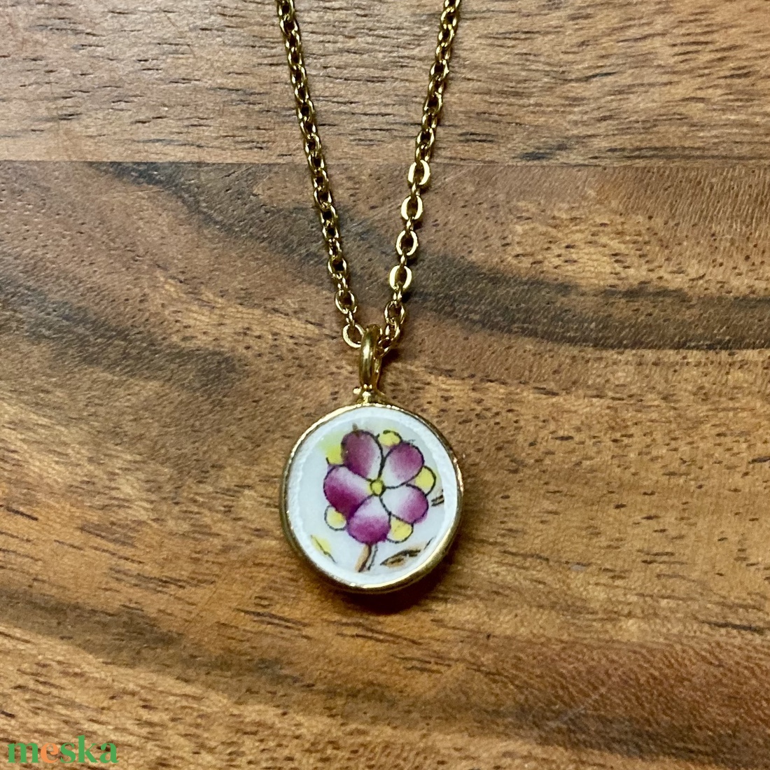 Aranyozott pici medál - Herendi mentett darabok - virágos medál vagy nyaklánc - ékszer - nyaklánc - medálos nyaklánc - Meska.hu