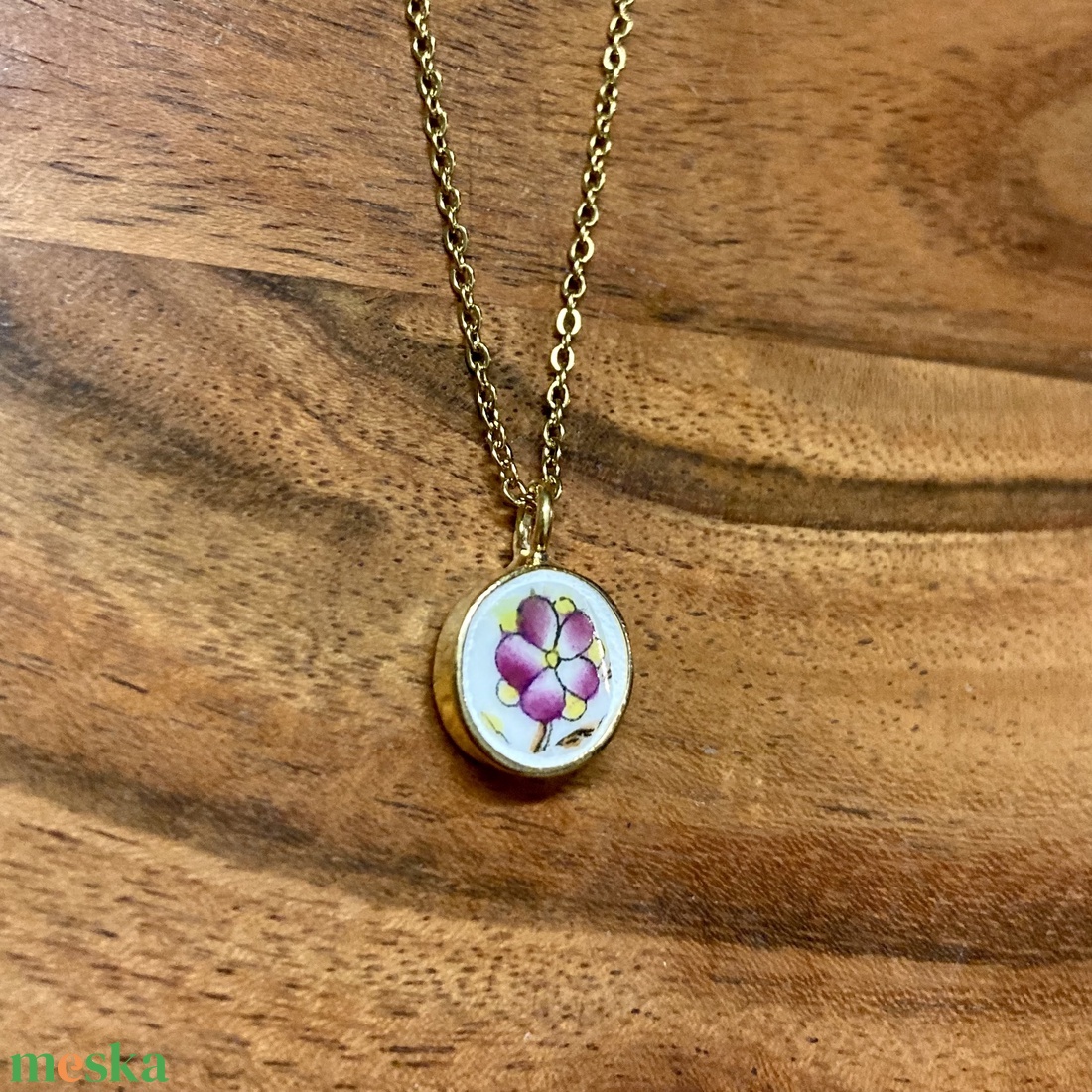 Aranyozott pici medál - Herendi mentett darabok - virágos medál vagy nyaklánc - ékszer - nyaklánc - medálos nyaklánc - Meska.hu