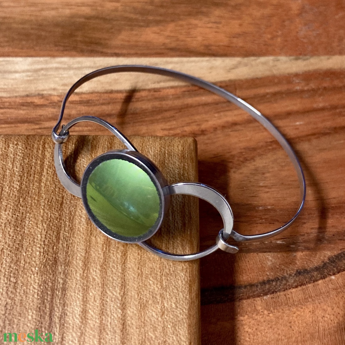 Eozinos mentett porcelán darabok - nemesacél karperec, eozin mázas - 3 méretben - ékszer - karkötő - karkötő medállal - Meska.hu