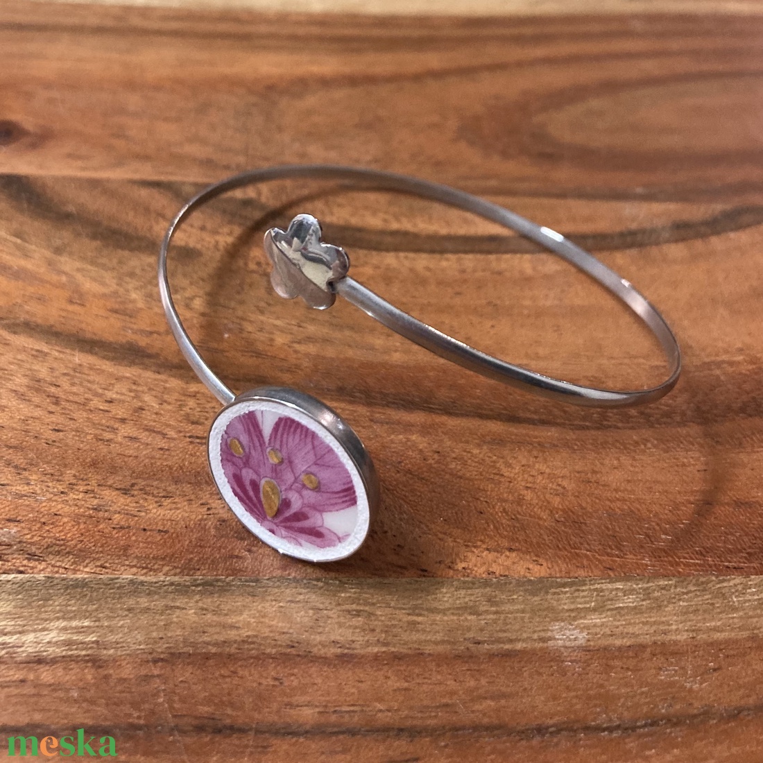 Mentett porcelán darabok - virágos nemesacél karperec - állítható - ékszer - karkötő - karkötő medállal - Meska.hu