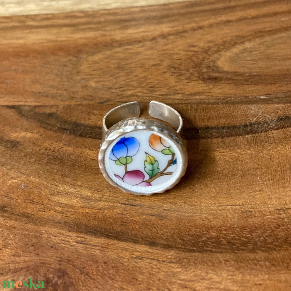 Mentett porcelán darabok - virágos, állítható gyűrű - ékszer - gyűrű - kerek gyűrű - Meska.hu