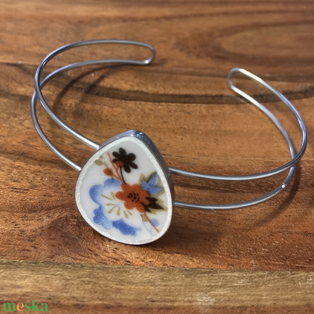 Mentett porcelán darabok - virágos nemesacél karperec - állítható - ékszer - karkötő - karkötő medállal - Meska.hu