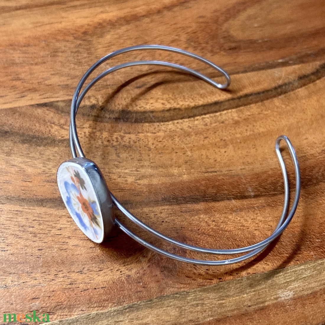 Mentett porcelán darabok - virágos nemesacél karperec - állítható - ékszer - karkötő - karkötő medállal - Meska.hu