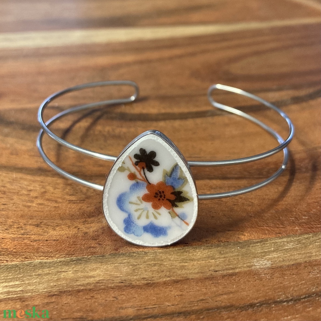 Mentett porcelán darabok - virágos nemesacél karperec - állítható - ékszer - karkötő - karkötő medállal - Meska.hu