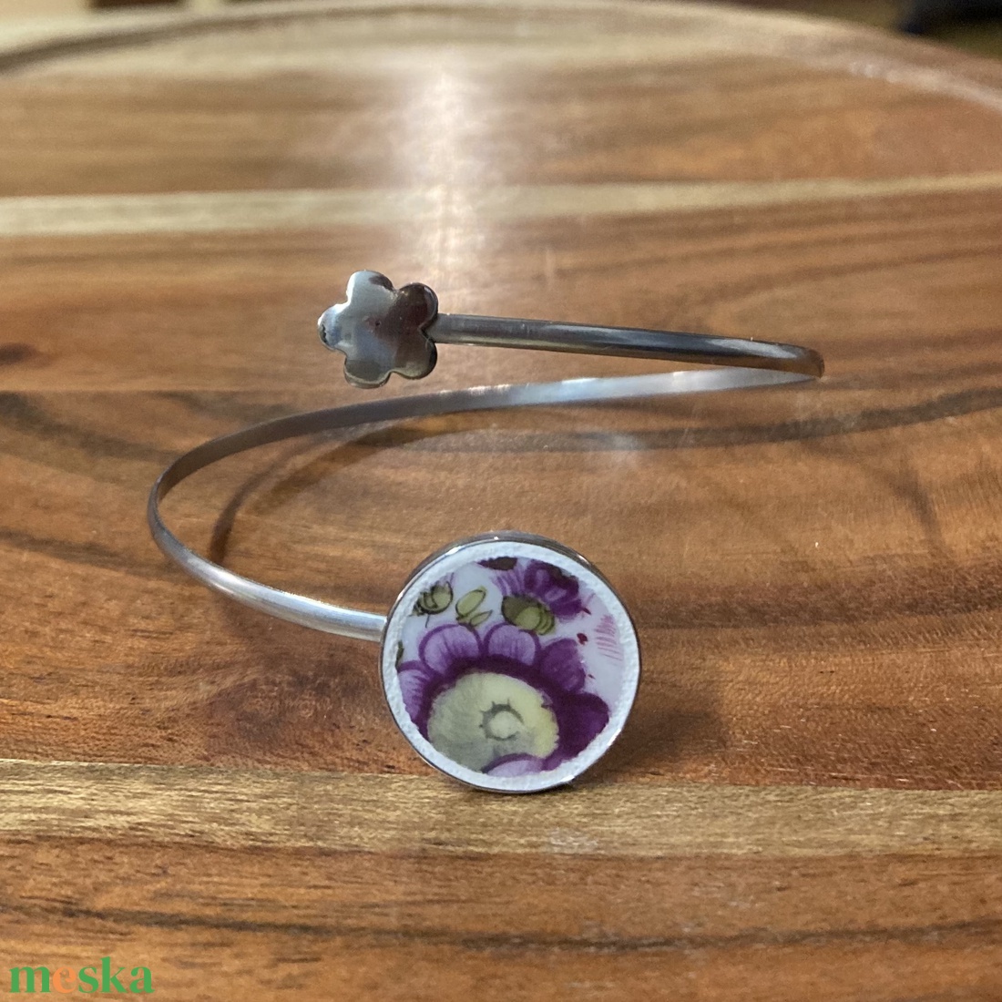 Mentett porcelán darabok - virágos nemesacél karperec - állítható - ékszer - karkötő - karkötő medállal - Meska.hu