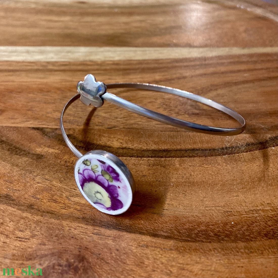 Mentett porcelán darabok - virágos nemesacél karperec - állítható - ékszer - karkötő - karkötő medállal - Meska.hu
