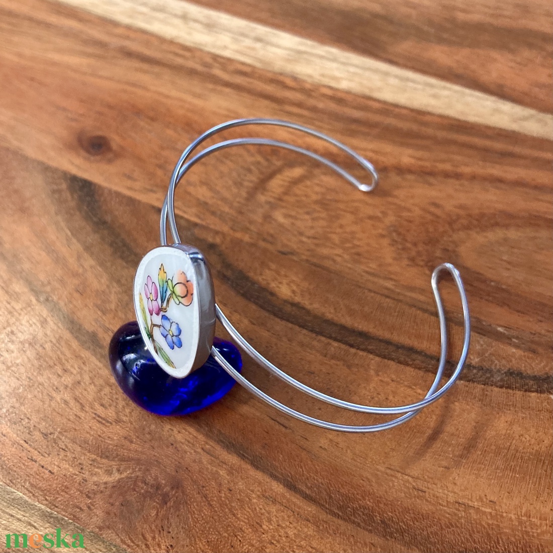 Mentett porcelán darabok - virágos nemesacél karperec - állítható - ékszer - karkötő - karkötő medállal - Meska.hu