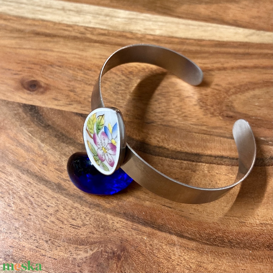 Mentett porcelán darabok - virágos nemesacél karperec - állítható, csepp medálos - ékszer - karkötő - karkötő medállal - Meska.hu