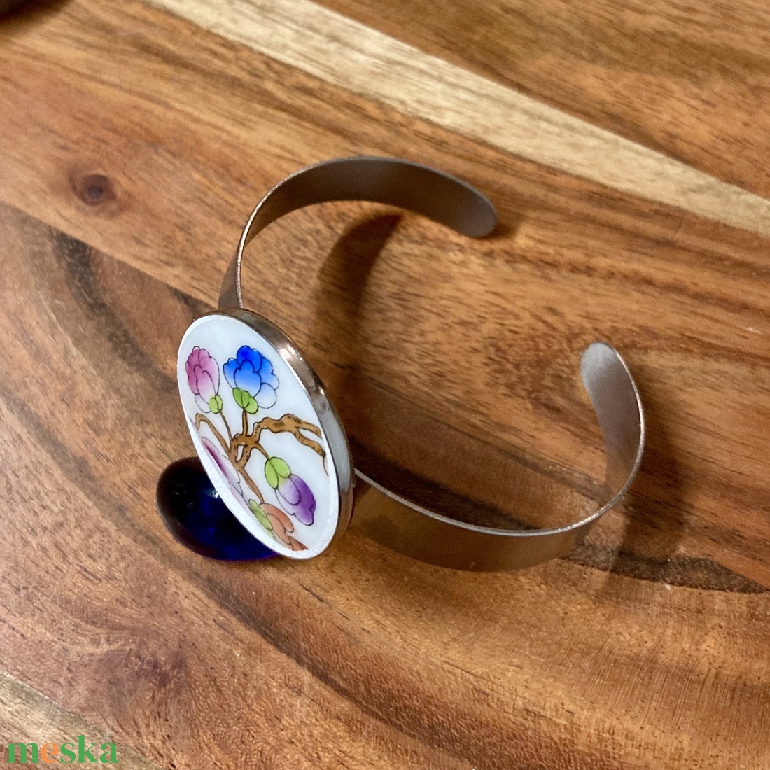 Mentett porcelán darabok - virágos nemesacél karperec - állítható - ékszer - karkötő - karkötő medállal - Meska.hu