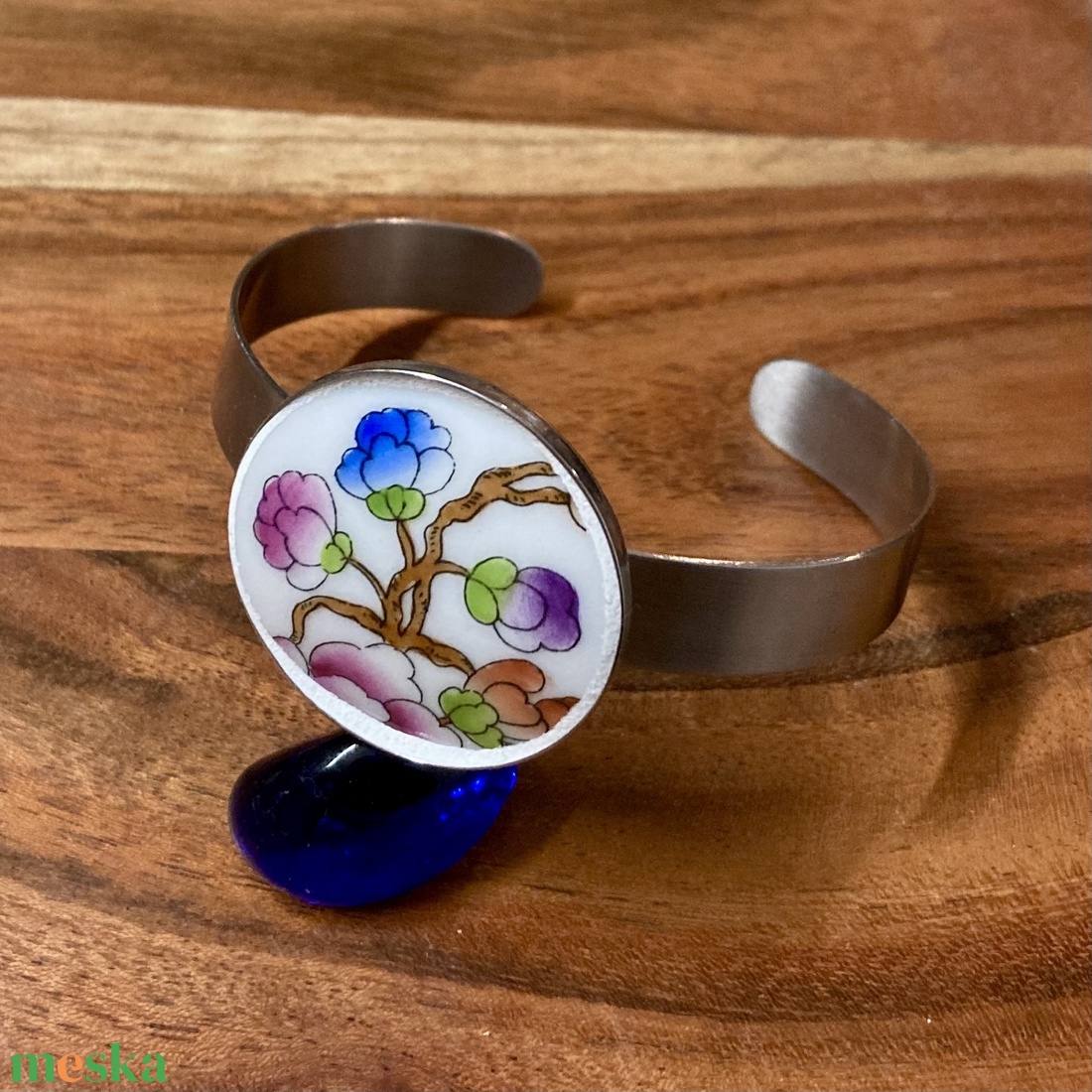 Mentett porcelán darabok - virágos nemesacél karperec - állítható - ékszer - karkötő - karkötő medállal - Meska.hu