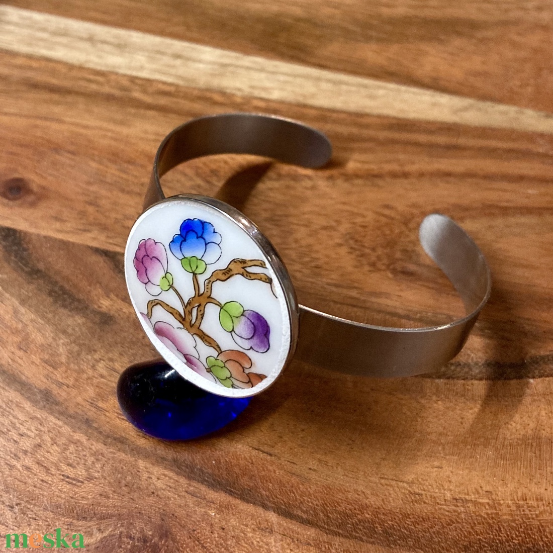 Mentett porcelán darabok - virágos nemesacél karperec - állítható - ékszer - karkötő - karkötő medállal - Meska.hu