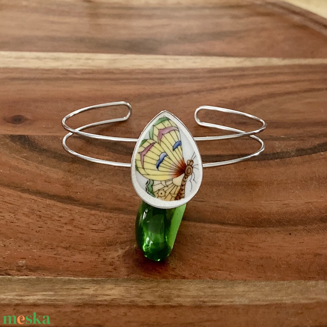 Mentett porcelán darabok - pillangós nemesacél karperec - állítható - ékszer - karkötő - karkötő medállal - Meska.hu