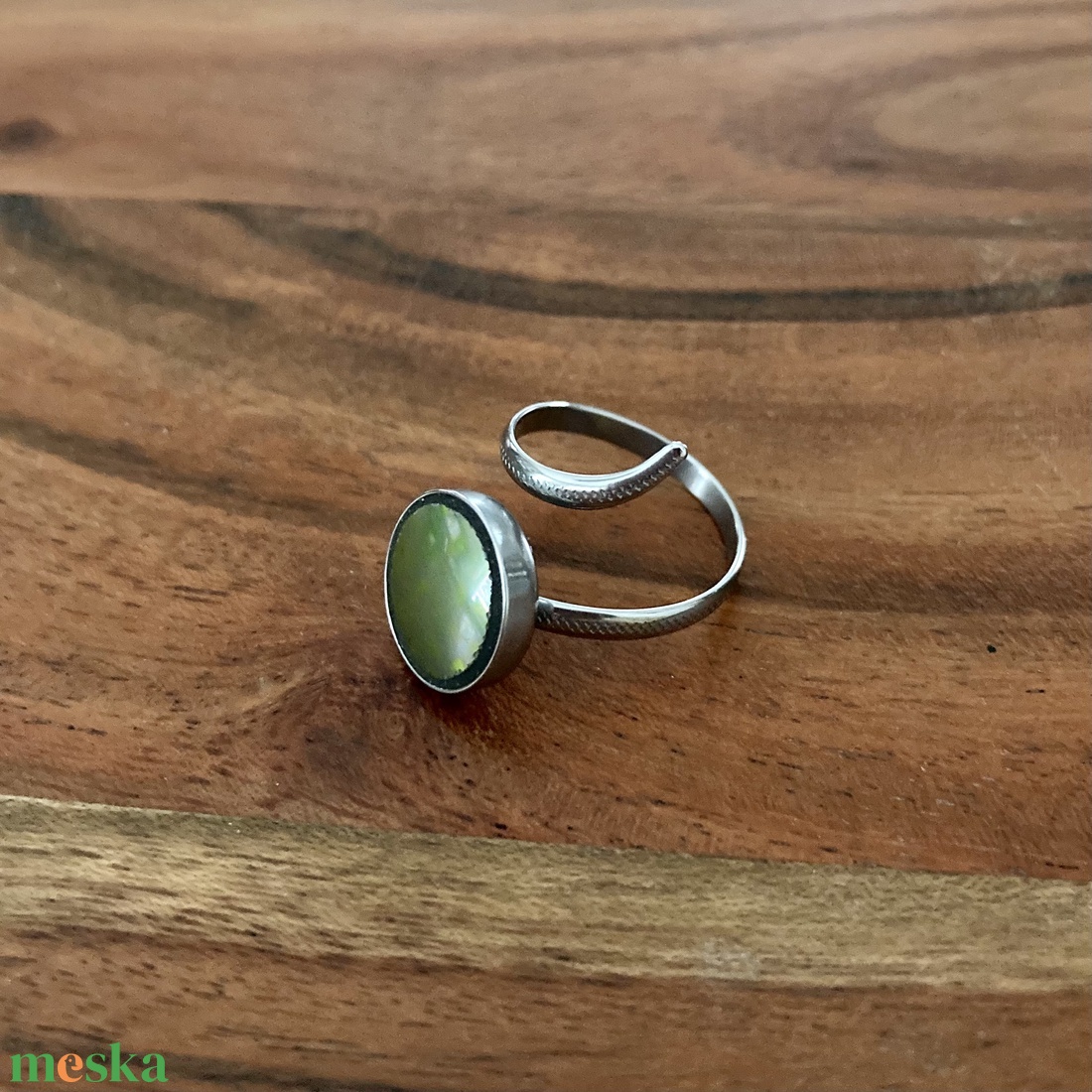 Eozinos mentett porcelán darabok - kígyós nemesacél gyűrű - eozin mázas, állítható - ékszer - gyűrű - kerek gyűrű - Meska.hu