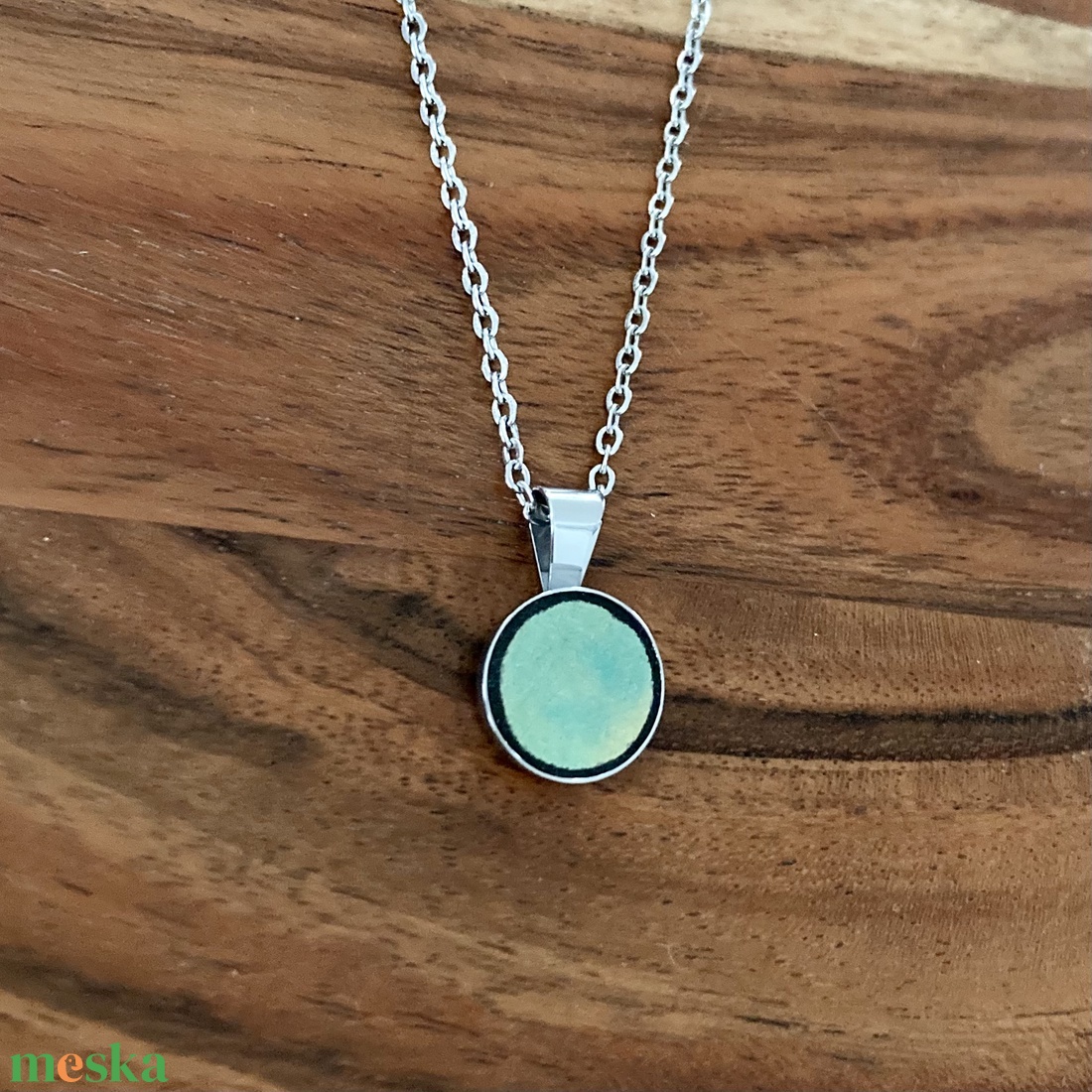 Eozinos mentett porcelán darabok - pici medálos nemesacél nyaklánc eozin mázas porcelánnal - ékszer - nyaklánc - medálos nyaklánc - Meska.hu