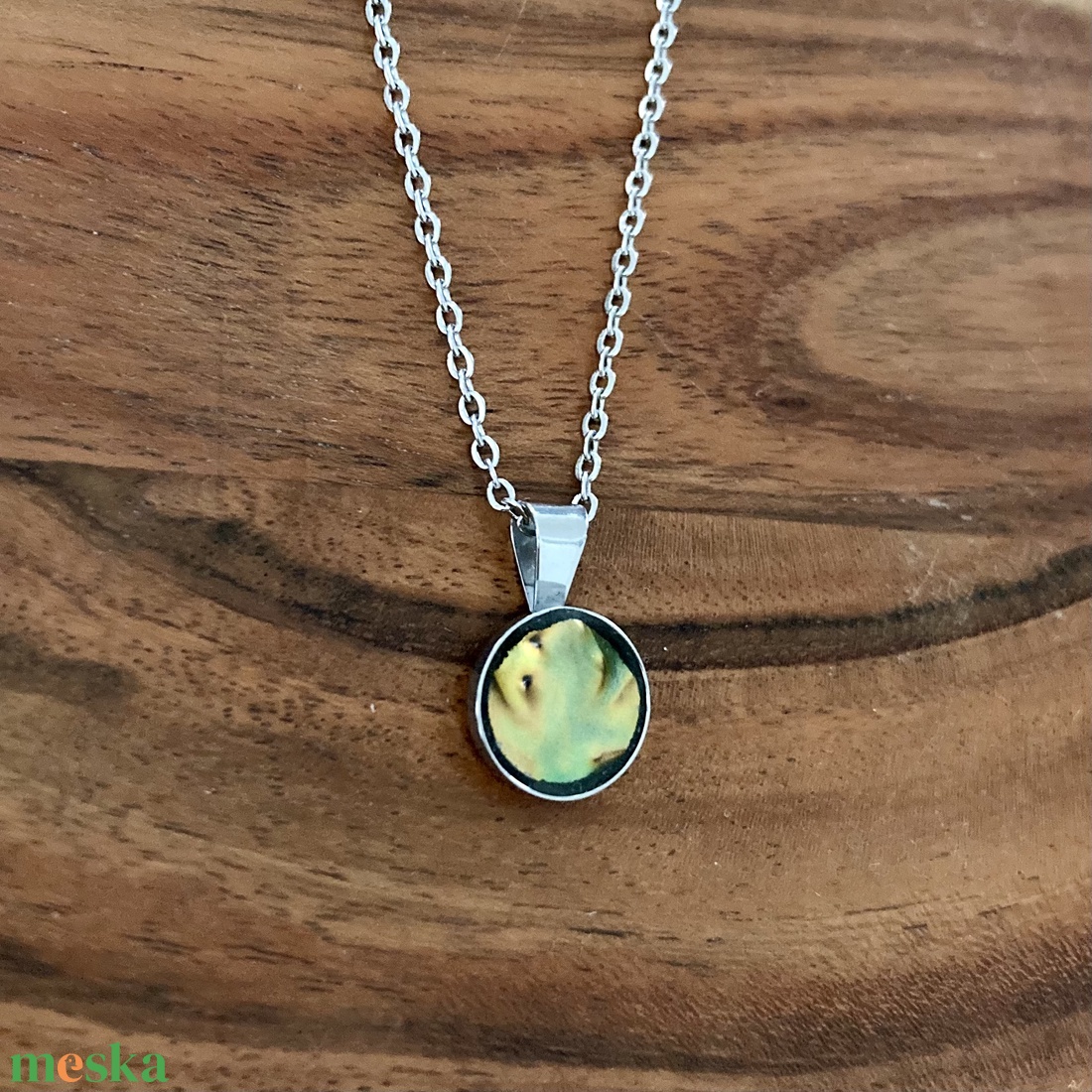 Eozinos mentett porcelán darabok - pici medálos nemesacél nyaklánc eozin mázas porcelánnal - ékszer - nyaklánc - medálos nyaklánc - Meska.hu