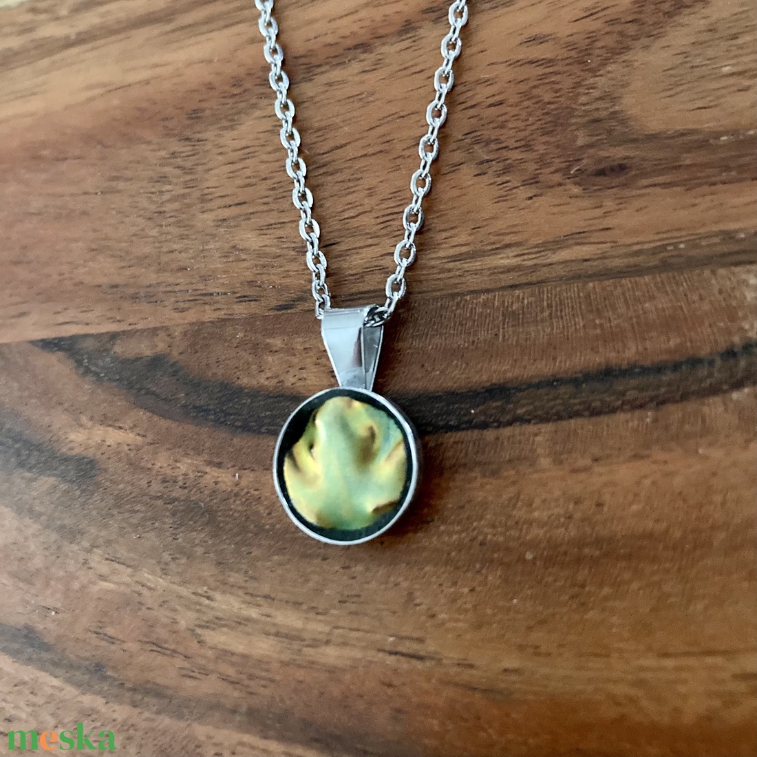 Eozinos mentett porcelán darabok - pici medálos nemesacél nyaklánc eozin mázas porcelánnal - ékszer - nyaklánc - medálos nyaklánc - Meska.hu