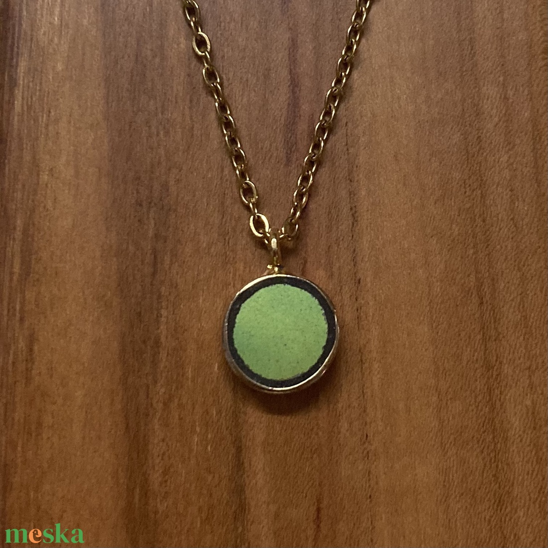 Aranyozott pici medál - eozinos mentett porcelán darabok - medál vagy nyaklánc - ékszer - nyaklánc - medálos nyaklánc - Meska.hu