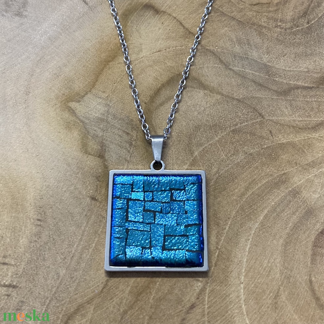Türkiz és királykék színváltós mikromozaik nyaklánc nemesacéllal, Dichroic üveggel - ékszer - nyaklánc - medálos nyaklánc - Meska.hu