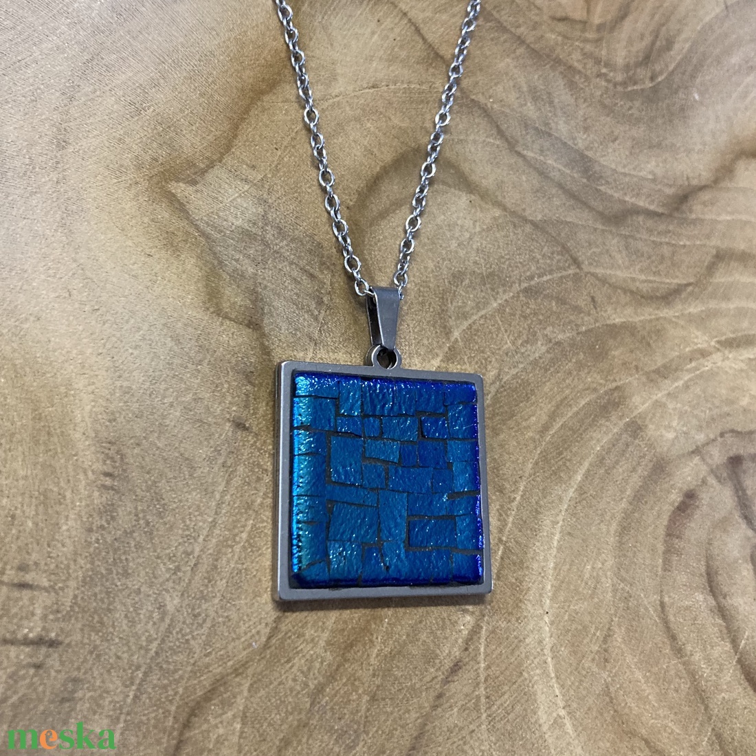 Türkiz és királykék színváltós mikromozaik nyaklánc nemesacéllal, Dichroic üveggel - ékszer - nyaklánc - medálos nyaklánc - Meska.hu