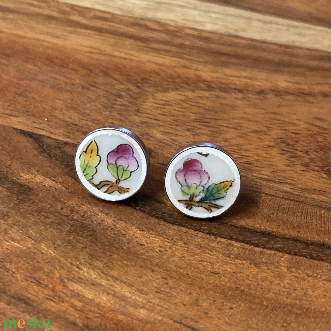 Mentett porcelán darabok - nemesacél fülbevaló, Viktória virágos - ékszer - fülbevaló - pötty fülbevaló - Meska.hu
