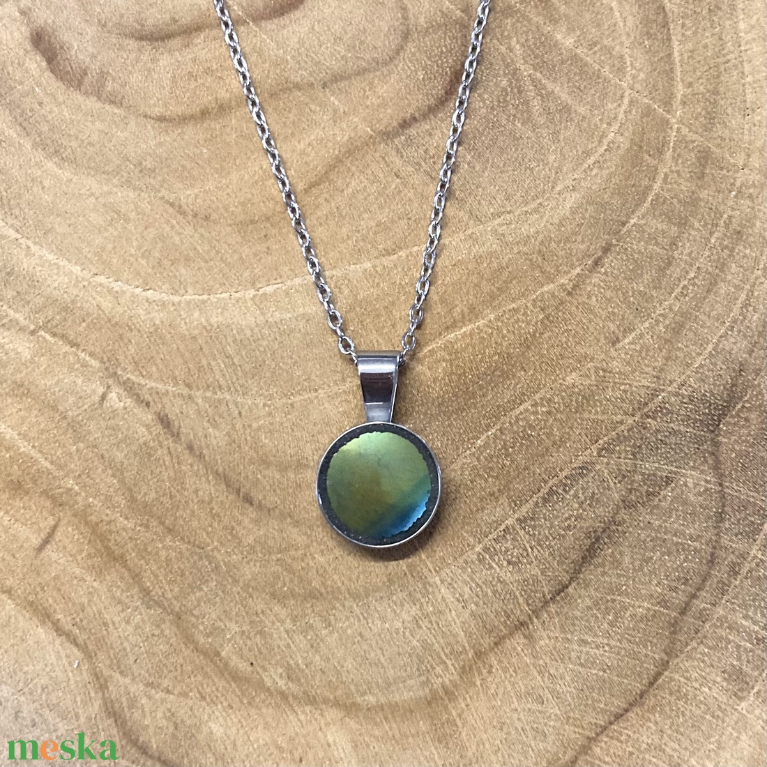 Eozinos mentett porcelán darabok - pici medálos nemesacél nyaklánc eozin mázas porcelánnal - ékszer - nyaklánc - medálos nyaklánc - Meska.hu