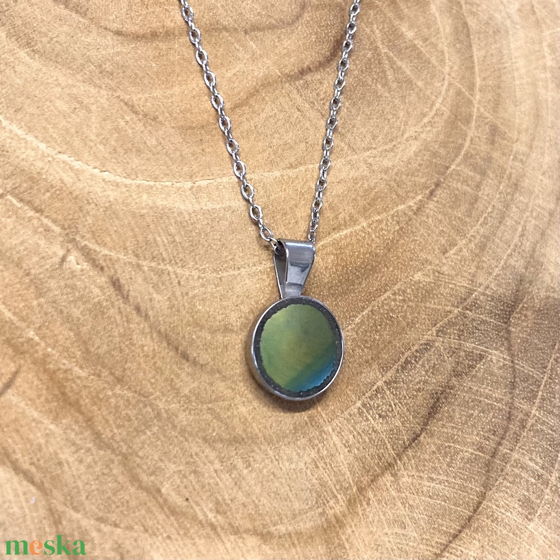 Eozinos mentett porcelán darabok - pici medálos nemesacél nyaklánc eozin mázas porcelánnal - ékszer - nyaklánc - medálos nyaklánc - Meska.hu